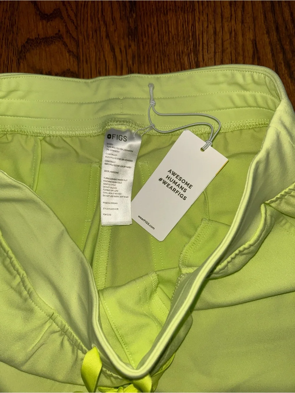 FIGS Lime Green Scrub Set Top M Pants M/P NWT/NWOT V-Neck Scrub Top & Drawstring